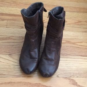 Brown small heel bootie